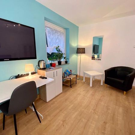 Privatzimmer Im Apartment - Apple Tv Netflix Kingsize Bett Arbeitsplatz Naehe Hbf コブレンツ エクステリア 写真