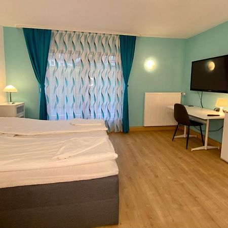 Privatzimmer Im Apartment - Apple Tv Netflix Kingsize Bett Arbeitsplatz Naehe Hbf コブレンツ エクステリア 写真
