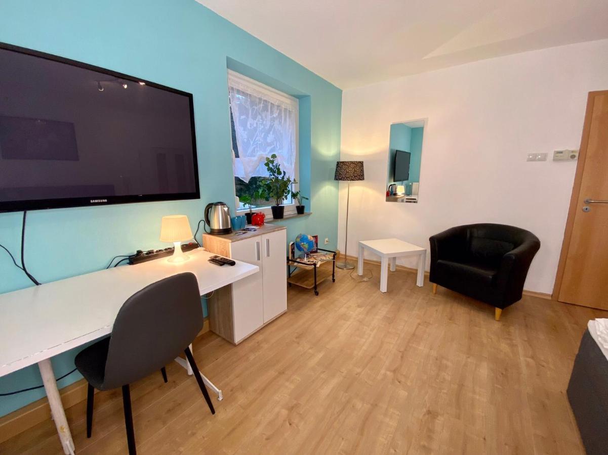 Privatzimmer Im Apartment - Apple Tv Netflix Kingsize Bett Arbeitsplatz Naehe Hbf コブレンツ エクステリア 写真