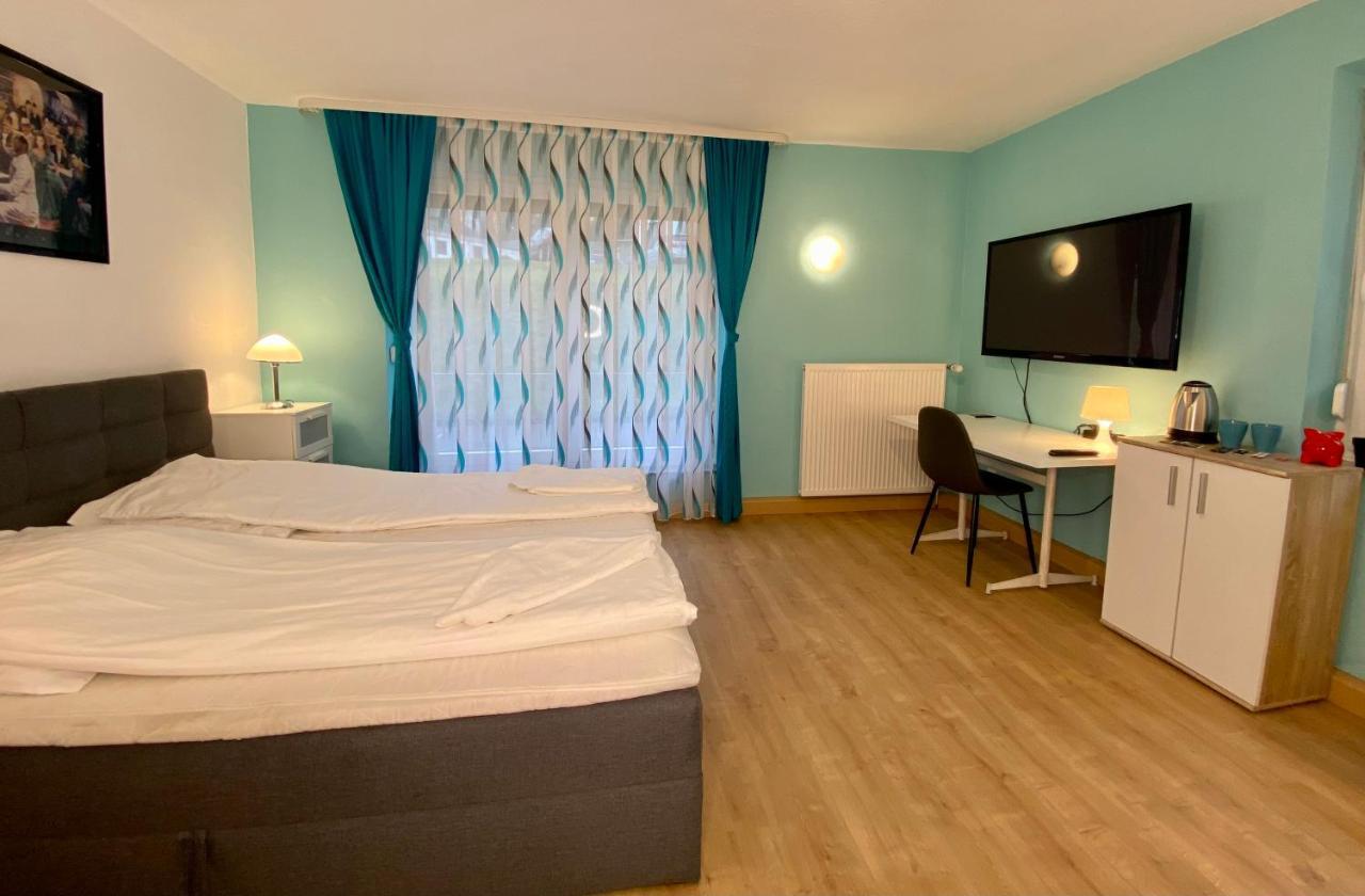 Privatzimmer Im Apartment - Apple Tv Netflix Kingsize Bett Arbeitsplatz Naehe Hbf コブレンツ エクステリア 写真