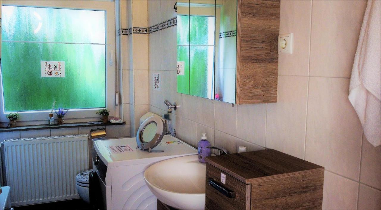 Privatzimmer Im Apartment - Apple Tv Netflix Kingsize Bett Arbeitsplatz Naehe Hbf コブレンツ エクステリア 写真