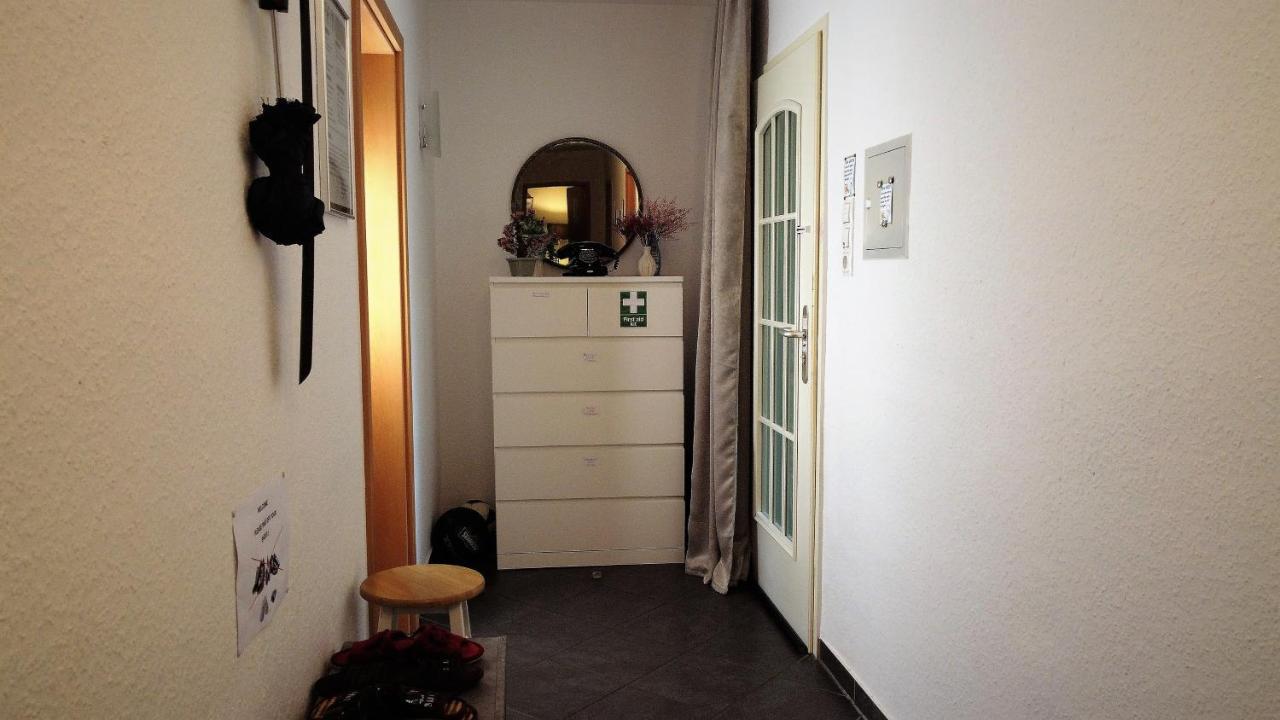 Privatzimmer Im Apartment - Apple Tv Netflix Kingsize Bett Arbeitsplatz Naehe Hbf コブレンツ エクステリア 写真