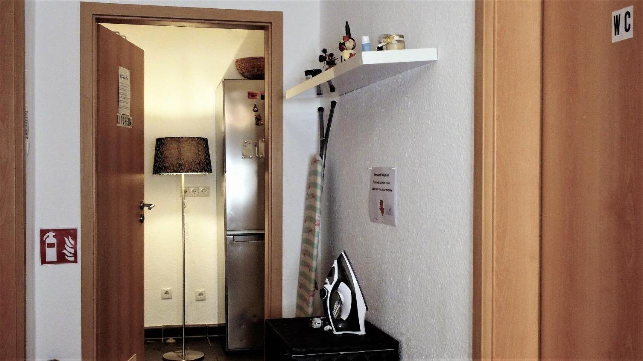 Privatzimmer Im Apartment - Apple Tv Netflix Kingsize Bett Arbeitsplatz Naehe Hbf コブレンツ エクステリア 写真