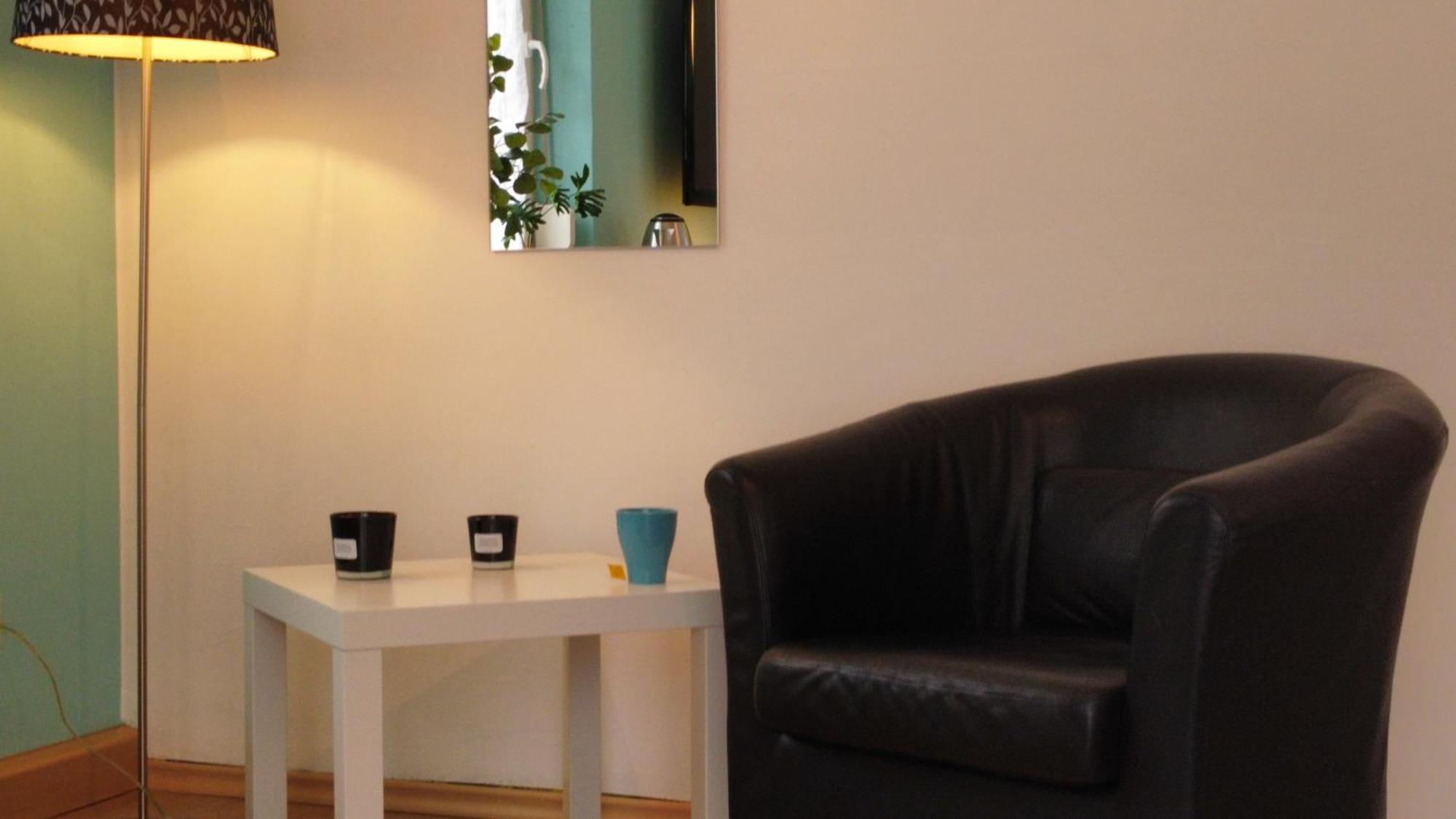 Privatzimmer Im Apartment - Apple Tv Netflix Kingsize Bett Arbeitsplatz Naehe Hbf コブレンツ エクステリア 写真