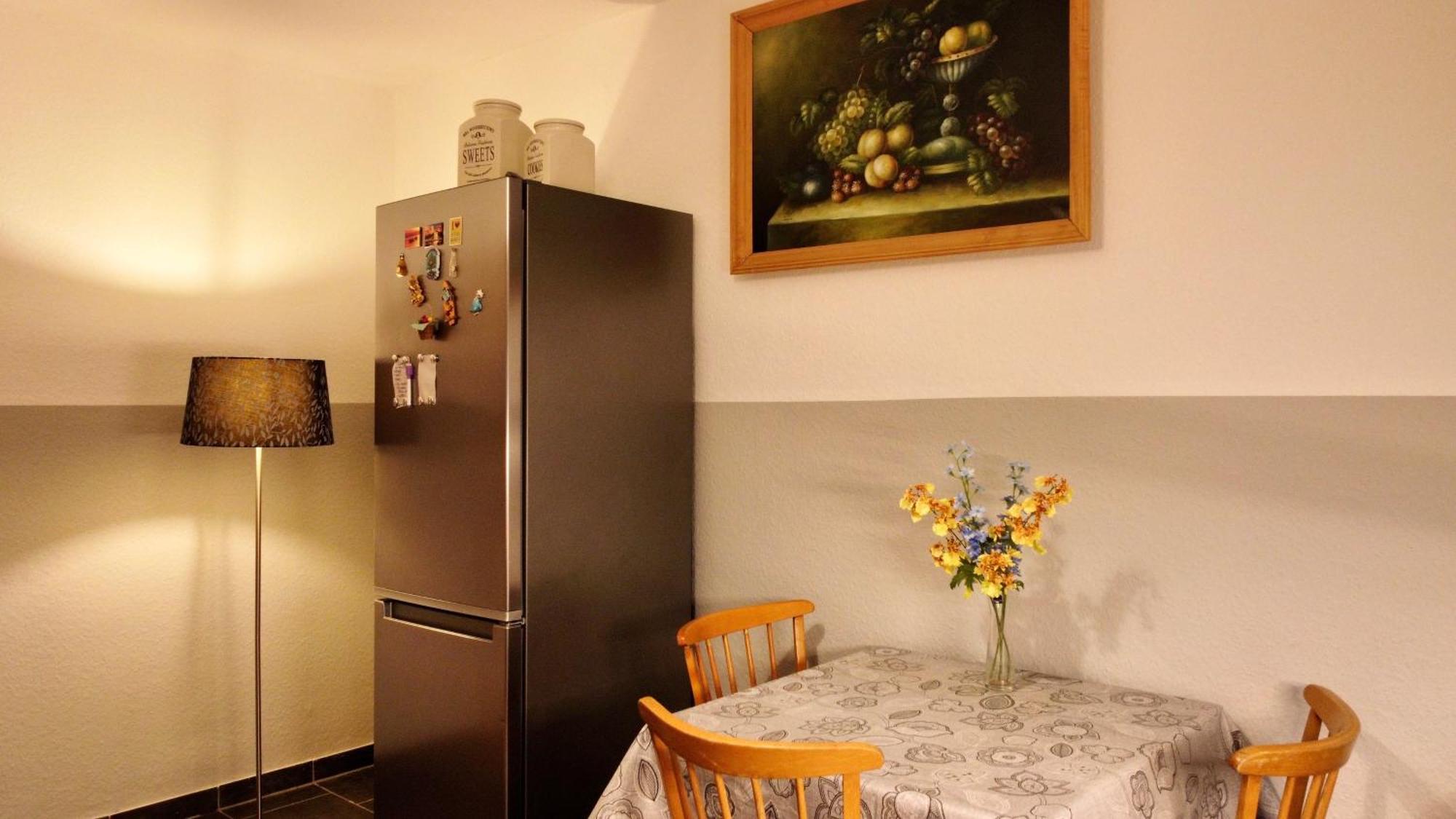 Privatzimmer Im Apartment - Apple Tv Netflix Kingsize Bett Arbeitsplatz Naehe Hbf コブレンツ エクステリア 写真